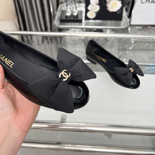 CHANEL 25S ROUND TOE BALLET FLATS WITH A BOW IN BLACK CALFSKIN