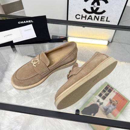 CC PEARL LOGO LOAFERS IN CINNAMON BROWN SUEDE