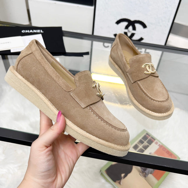 CC PEARL LOGO LOAFERS IN CINNAMON BROWN SUEDE