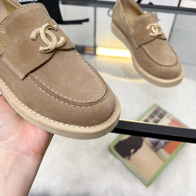CC PEARL LOGO LOAFERS IN CINNAMON BROWN SUEDE
