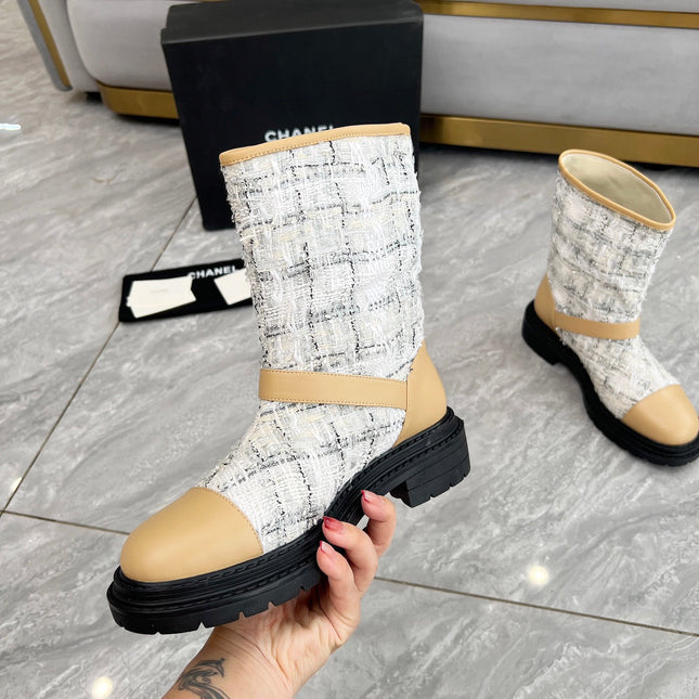 CHANEL 25S MID-CALF BOOTS 45MM IN LIGHT BROWN CALFSKIN AND WHITE TWEED GOLD HARDWRE
