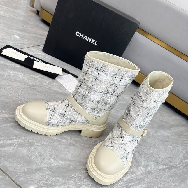 CHANEL 25S MID-CALF BOOTS 45MM IN BEIGE CALFSKIN AND WHITE TWEED GOLD HARDWRE