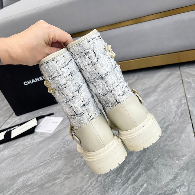CHANEL 25S MID-CALF BOOTS 45MM IN BEIGE CALFSKIN AND WHITE TWEED GOLD HARDWRE