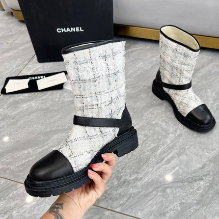 CHANEL 25S MID-CALF BOOTS 45MM IN BLACK CALFSKIN AND WHITE TWEED GOLD HARDWRE