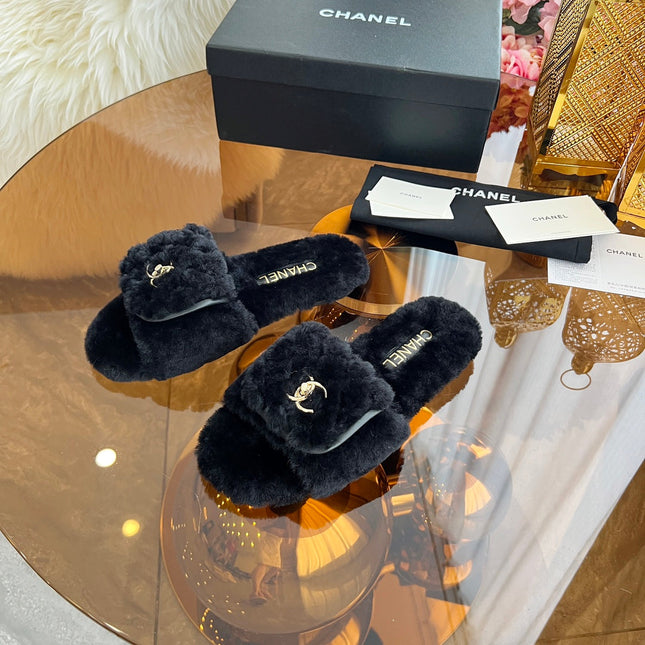 CHANEL 25S FUR SLIPPERS IN BLACK LOGO GOLD HARDWRE