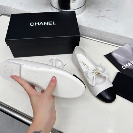 CHANEL 25S MARY JANES IN WHITE MIX BLACK CALFSKIN WITH BOW GOLD HARDWRE