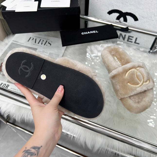 CHANEL 25S FUR SLIPPERS IN LIGHT BEIGE