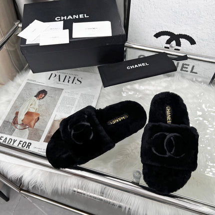 CHANEL 25S FUR SLIPPERS IN BLACK