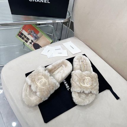 CHANEL 25S FUR SLIPPERS WITH EXPOSED-STITCH STRAPS IN LIGHT GRAY