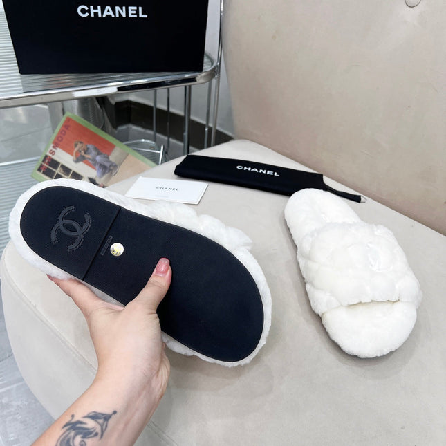 CHANEL 25S FUR SLIPPERS WITH EXPOSED-STITCH STRAPS IN WHITE