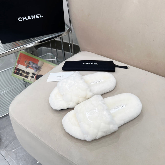 CHANEL 25S FUR SLIPPERS WITH EXPOSED-STITCH STRAPS IN WHITE
