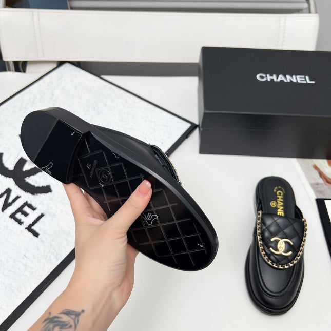 CHANEL 25S MULES WITH CHAIN DETAIL IN BLACK CALFSKIN GOLD HARDWRE