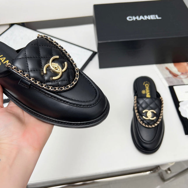 CHANEL 25S MULES WITH CHAIN DETAIL IN BLACK CALFSKIN GOLD HARDWRE