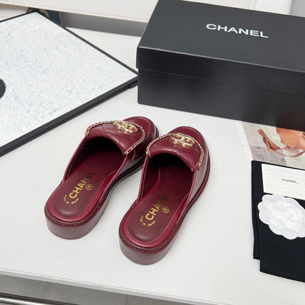 CHANEL 25S MULES WITH CHAIN DETAIL IN BURGUNDY CALFSKIN GOLD HARDWRE