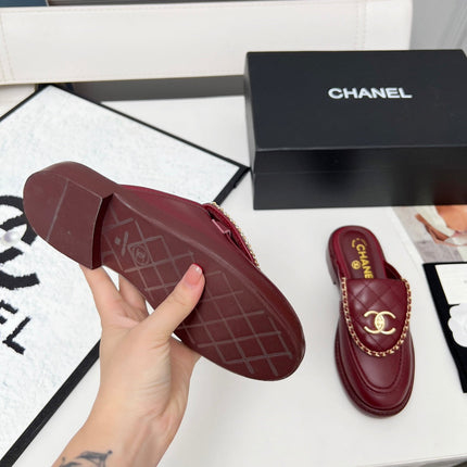 CHANEL 25S MULES WITH CHAIN DETAIL IN BURGUNDY CALFSKIN GOLD HARDWRE
