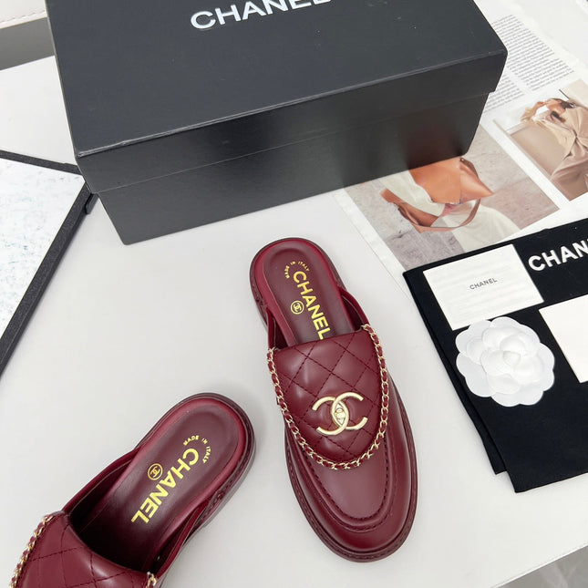 CHANEL 25S MULES WITH CHAIN DETAIL IN BURGUNDY CALFSKIN GOLD HARDWRE