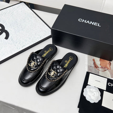 CHANEL 25S MULES WITH CHAIN DETAIL IN BLACK GLOSSY CALFSKIN GOLD HARDWRE