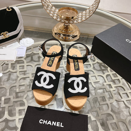 WEDGE SANDALS IN BLACK LAMBSKIN WITH WHITE LOGO
