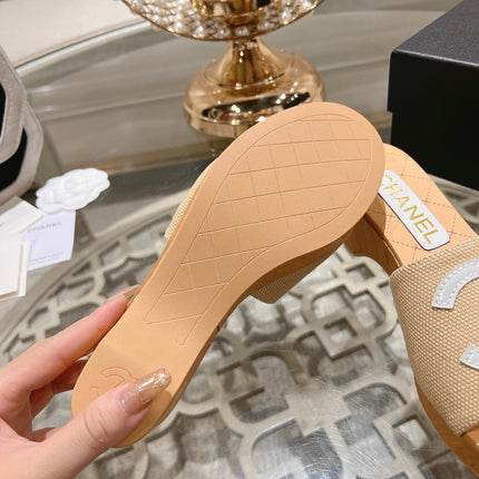 WEDGE PLATFORM IN BEIGE CREAM LAMBSKIN WITH WHITE LOGO