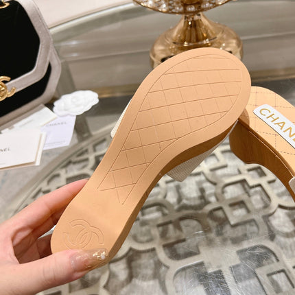 WEDGE PLATFORM IN WHITE LAMBSKIN WITH LOGO