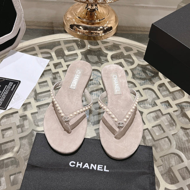 PEARL THONG SANDAL IN PALE PINK SUEDE