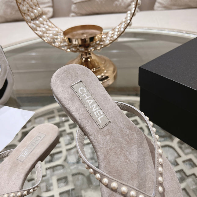 PEARL THONG SANDAL IN PALE PINK SUEDE