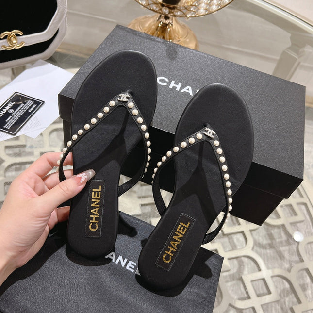 PEARL THONG SANDAL IN BLACK LAMBSKIN