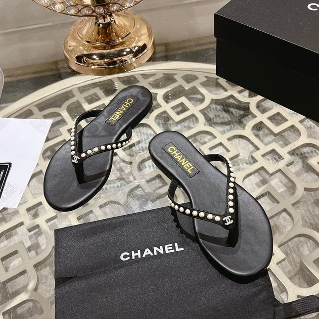 PEARL THONG SANDAL IN BLACK LAMBSKIN