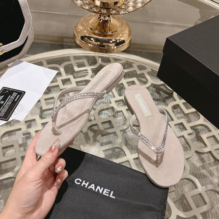 RHINESTONES THONG SANDAL IN PALE PINK SUEDE