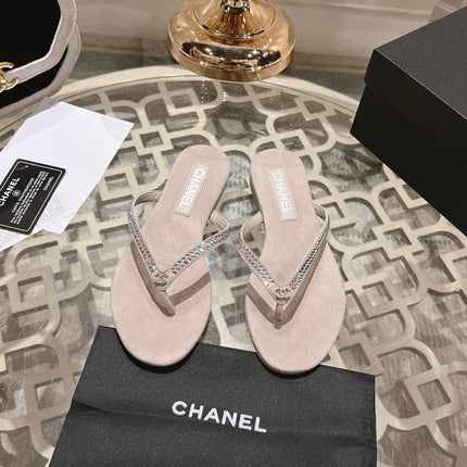 RHINESTONES THONG SANDAL IN PALE PINK SUEDE
