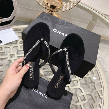 RHINESTONES THONG SANDAL IN BLACK SUEDE