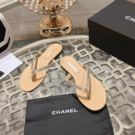 RHINESTONES THONG SANDAL IN MACAROON TAN LAMBSKIN