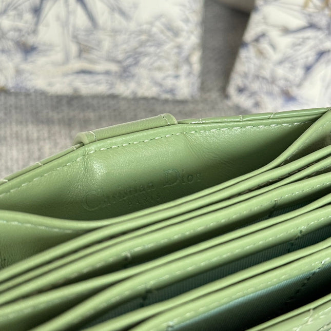 LADY JASMINE CARD HOLDER 10 IN LIGHT GREEN QUILTED PATENT CALFSKIN
