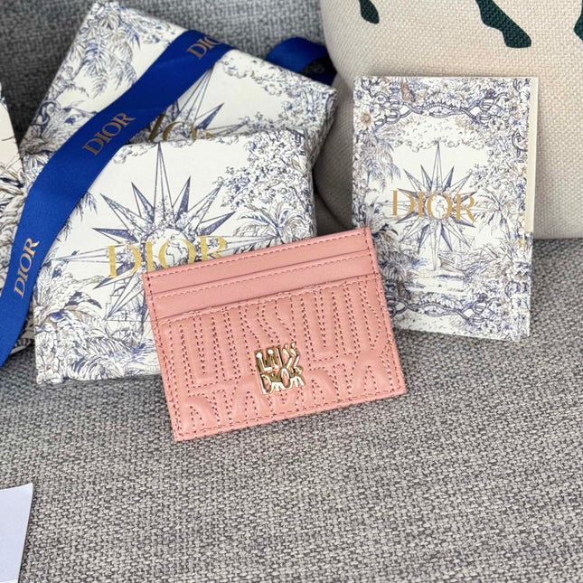 FREESIA CARD HOLDER 10 IN BABY PINK QUILTED ALLOVER CALFSKIN
