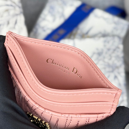 FREESIA CARD HOLDER 10 IN BABY PINK QUILTED ALLOVER CALFSKIN