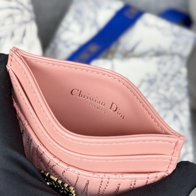 FREESIA CARD HOLDER 10 IN BABY PINK QUILTED ALLOVER CALFSKIN