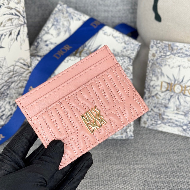 FREESIA CARD HOLDER 10 IN BABY PINK QUILTED ALLOVER CALFSKIN