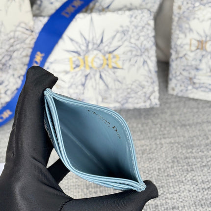 FREESIA CARD HOLDER 10 IN BABY BLUE QUILTED ALLOVER CALFSKIN