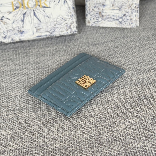 FREESIA CARD HOLDER 10 IN BABY BLUE QUILTED ALLOVER CALFSKIN