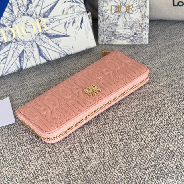 VERTICAL LONG ZIP WALLET 20 IN BABY PINK QUILTED ALLOVER CALFSKIN