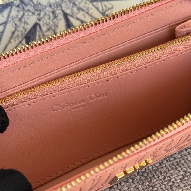 VERTICAL LONG ZIP WALLET 20 IN BABY PINK QUILTED ALLOVER CALFSKIN