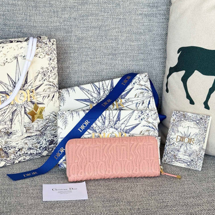 VERTICAL LONG ZIP WALLET 20 IN BABY PINK QUILTED ALLOVER CALFSKIN