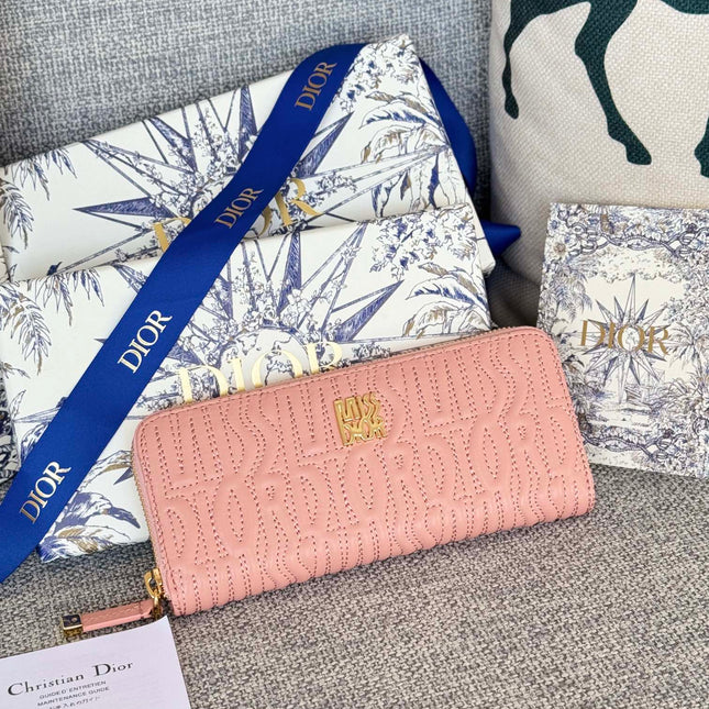VERTICAL LONG ZIP WALLET 20 IN BABY PINK QUILTED ALLOVER CALFSKIN