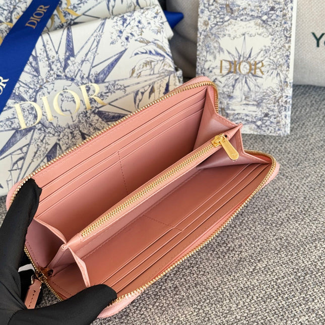 VERTICAL LONG ZIP WALLET 20 IN BABY PINK QUILTED ALLOVER CALFSKIN