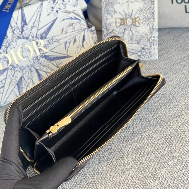 VERTICAL LONG ZIP WALLET 20 IN BLACK QUILTED ALLOVER CALFSKIN