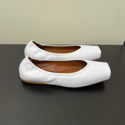ALAIA BALLET FLATS IN WHITE SMOOTH CALFSKIN