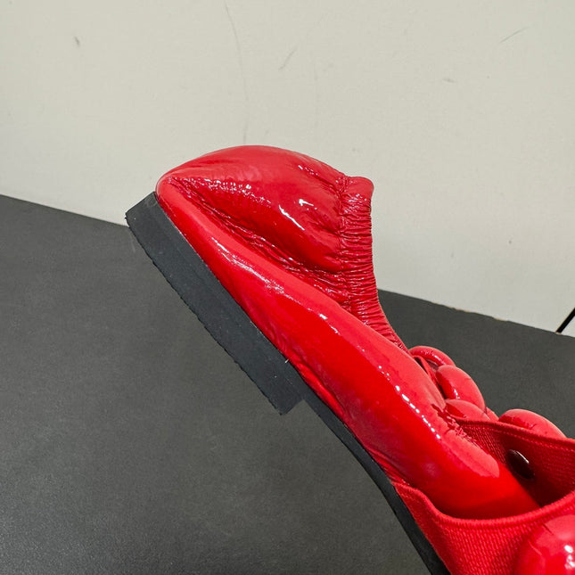 ALAIA SPHERE BALLET FLATS IN CHERRY RED LAMBSKIN