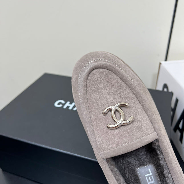 LOAFER IN KHAKI BROWN SUEDE AND SOLF FLEECE LINING