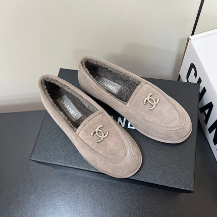 LOAFER IN KHAKI BROWN SUEDE AND SOLF FLEECE LINING