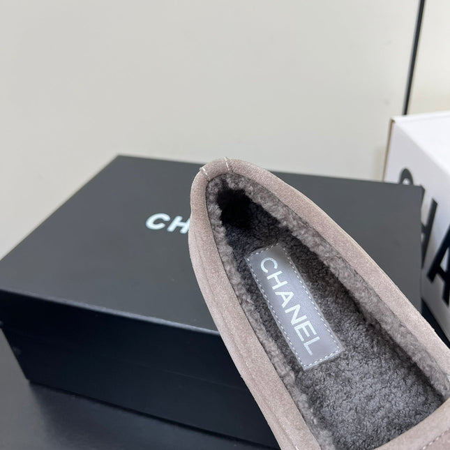 LOAFER IN KHAKI BROWN SUEDE AND SOLF FLEECE LINING